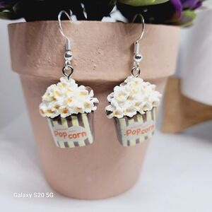Novelty Popcorn Dangle Earrings Fun Quirky Food Lover Women Movie NWOT‎